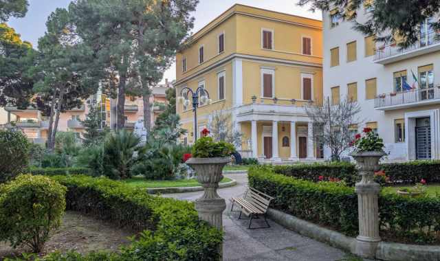 Ville antiche, giardini e chiese in un unico complesso:  l'enorme Istituto De Mattias di Bari